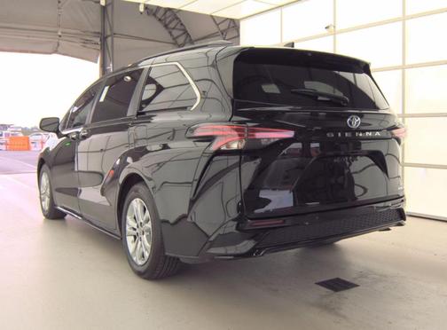 2022 Toyota Sienna XSE 7 Passenger