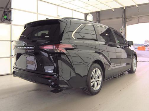2022 Toyota Sienna XSE 7 Passenger