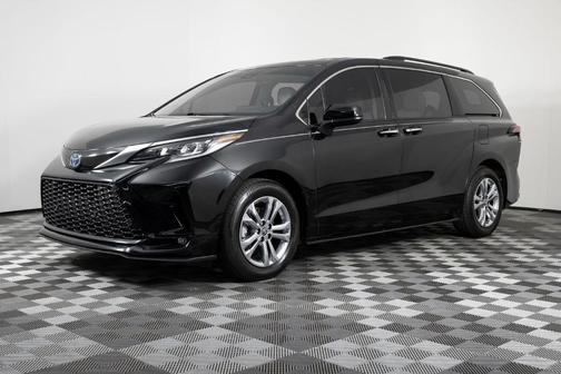 2022 Toyota Sienna XSE 7 Passenger