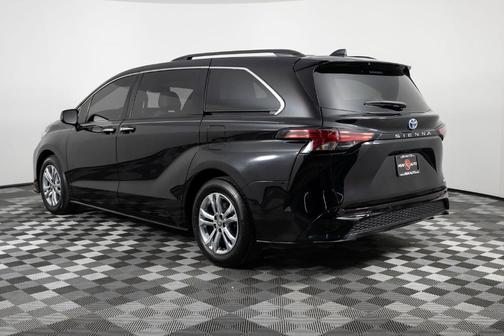 2022 Toyota Sienna XSE 7 Passenger