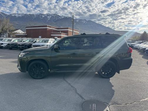 2021 Lexus LX 570 Three-Row