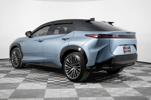 2023 Lexus RZ 450e Luxury