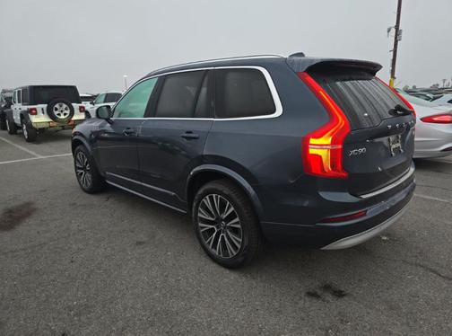 2022 Volvo XC90 T5 Momentum 7 Passenger