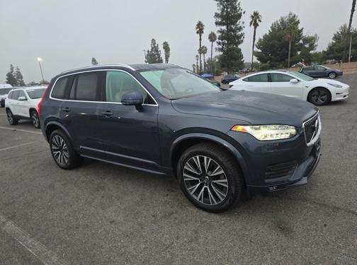 2022 Volvo XC90 T5 Momentum 7 Passenger