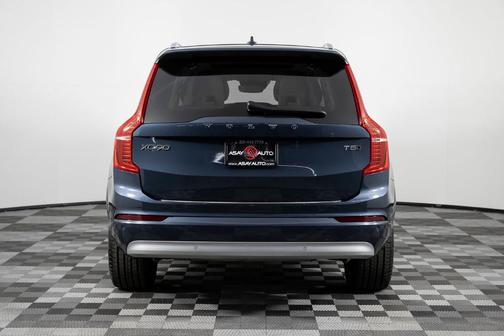 2022 Volvo XC90 T5 Momentum 7 Passenger