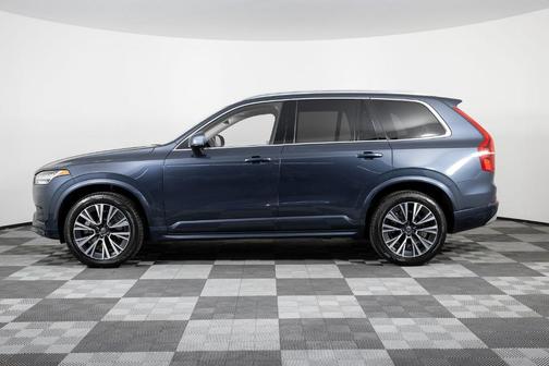2022 Volvo XC90 T5 Momentum 7 Passenger