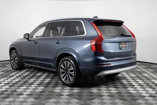 2022 Volvo XC90 T5 Momentum 7 Passenger