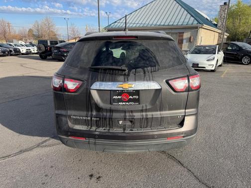 Iridescent Pearl Tricoat 2017 Chevrolet Traverse 2LT