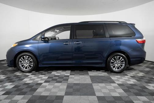 2019 Toyota Sienna XLE