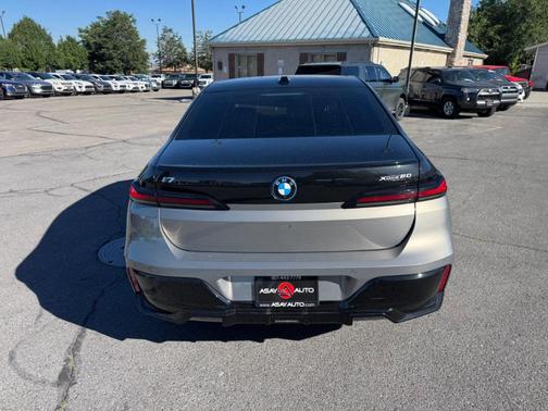 Gray Metallic 2023 BMW i7 xDrive60