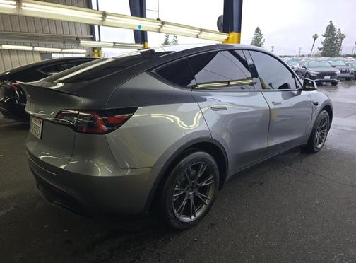 2025 Tesla Model Y Long Range