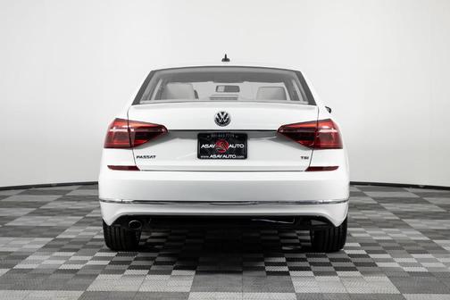 2017 Volkswagen Passat 1.8T R-Line