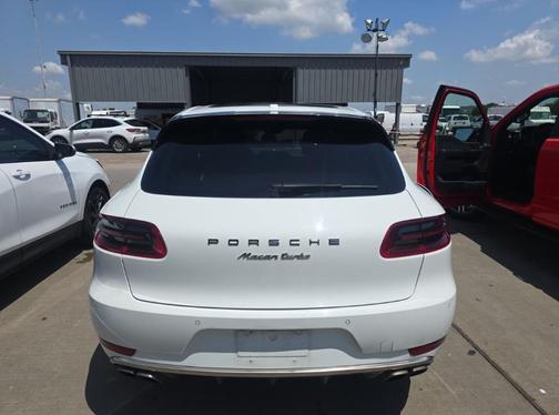 2015 Porsche Macan Turbo