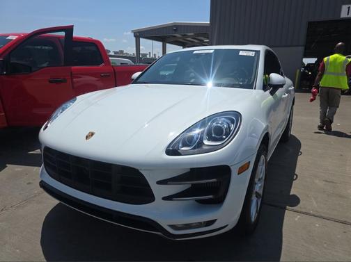 2015 Porsche Macan Turbo