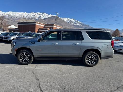 2023 GMC Yukon XL AT4