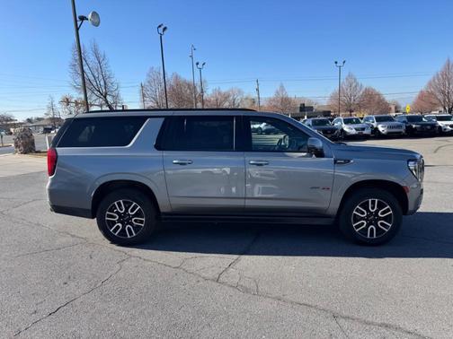 2023 GMC Yukon XL AT4