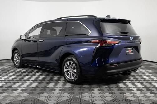 2022 Toyota Sienna XLE