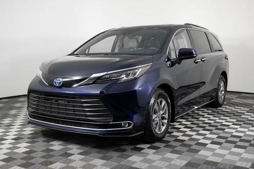 2022 Toyota Sienna XLE