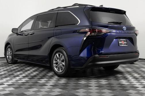 2023 Toyota Sienna XLE