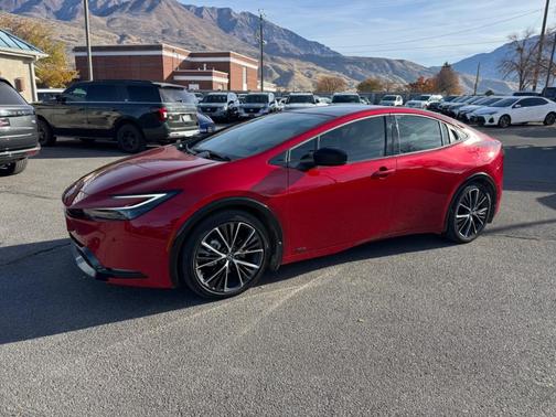 2025 Toyota Prius XLE