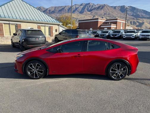 2025 Toyota Prius XLE