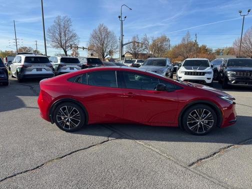 2025 Toyota Prius XLE