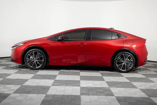 2025 Toyota Prius XLE