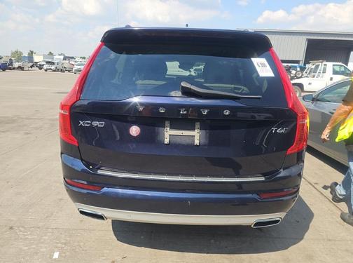 2016 Volvo XC90 T6 Momentum
