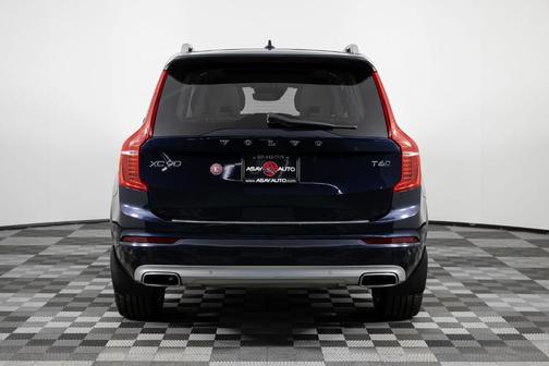 2016 Volvo XC90 T6 Momentum