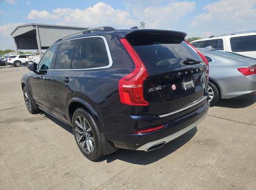 2016 Volvo XC90 T6 Momentum