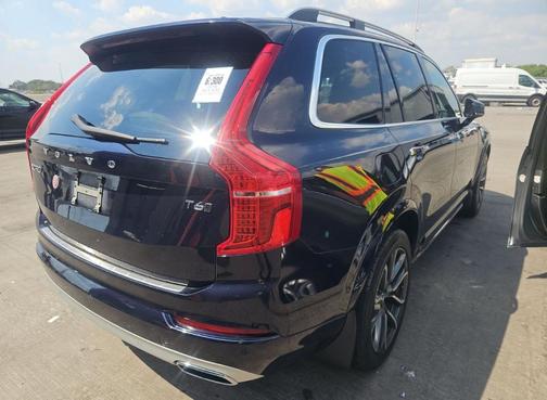 2016 Volvo XC90 T6 Momentum