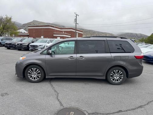 Predawn Gray Mica 2019 Toyota Sienna XLE