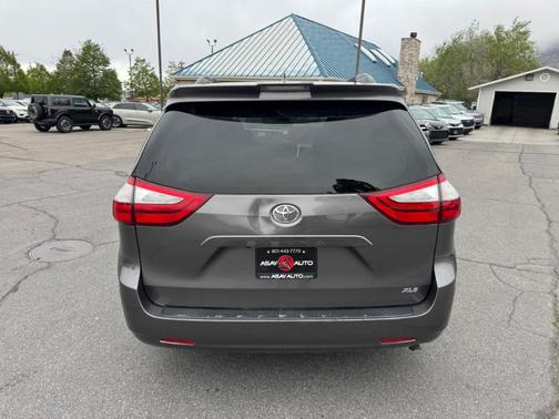 Predawn Gray Mica 2019 Toyota Sienna XLE