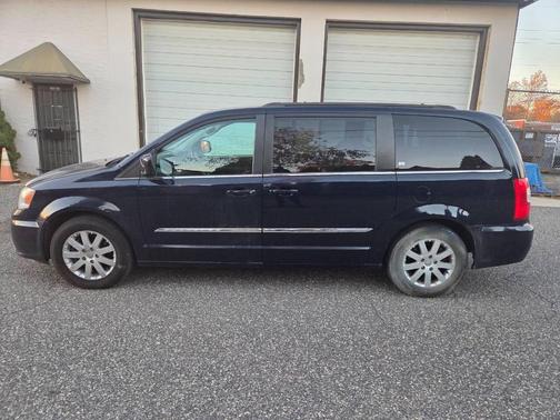 2012 Chrysler Town & Country Touring