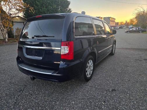 2012 Chrysler Town & Country Touring
