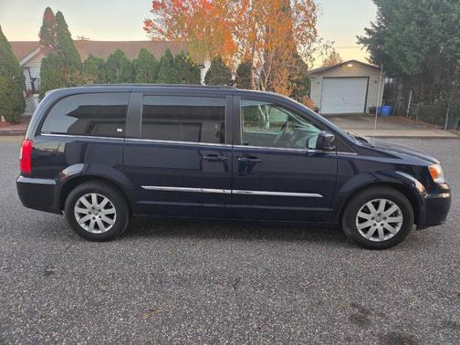 2012 Chrysler Town & Country Touring