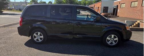 Brilliant Black Crystal Pearlcoat 2010 Dodge Grand Caravan SE