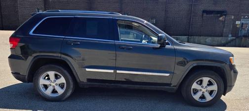 Dark Charcoal Pearlcoat 2011 Jeep Grand Cherokee Laredo
