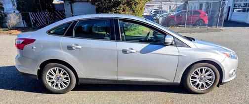 Ingot Silver Metallic 2012 Ford Focus SE