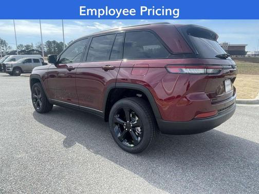 2025 Jeep Grand Cherokee Laredo