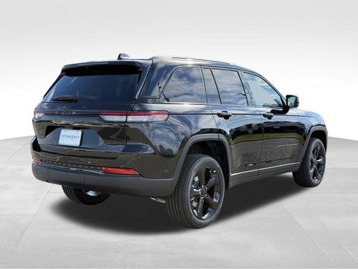 Diamond Black 2025 Jeep Grand Cherokee Laredo