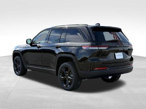 Diamond Black 2025 Jeep Grand Cherokee Laredo
