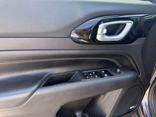 Granite Crystal Clearcoat Metallic 2023 Jeep Compass Latitude