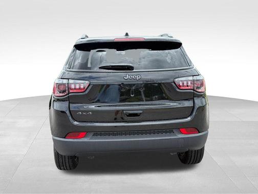 Diamond Black 2026 Jeep Compass Latitude