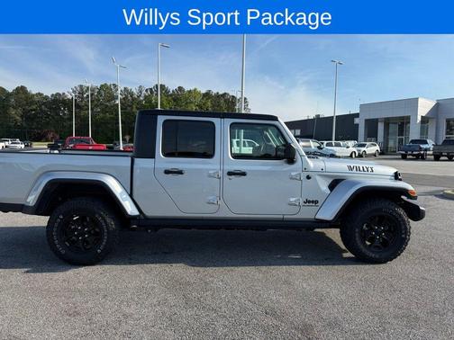 Silver Zynith Clearcoat 2022 Jeep Gladiator Sport