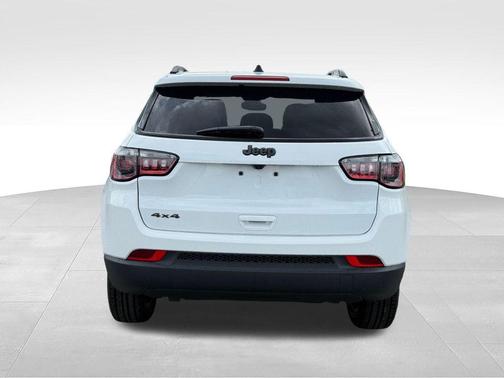 Bright White Clearcoat 2026 Jeep Compass Latitude