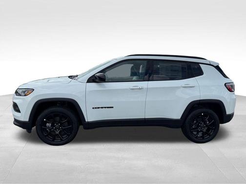 Bright White Clearcoat 2026 Jeep Compass Latitude