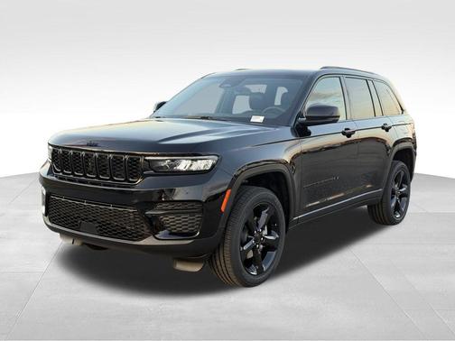 Diamond Black 2025 Jeep Grand Cherokee Laredo