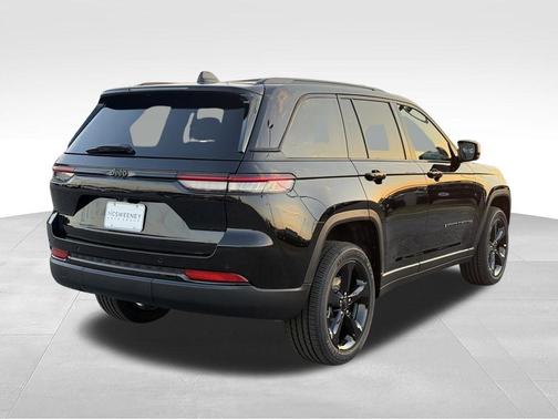 Diamond Black 2025 Jeep Grand Cherokee Laredo