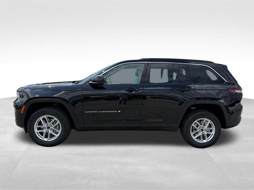 Diamond Black 2026 Jeep Grand Cherokee Laredo